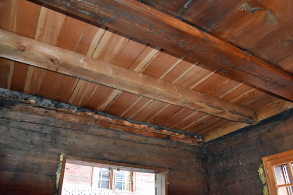 Deckeheruntergerissen